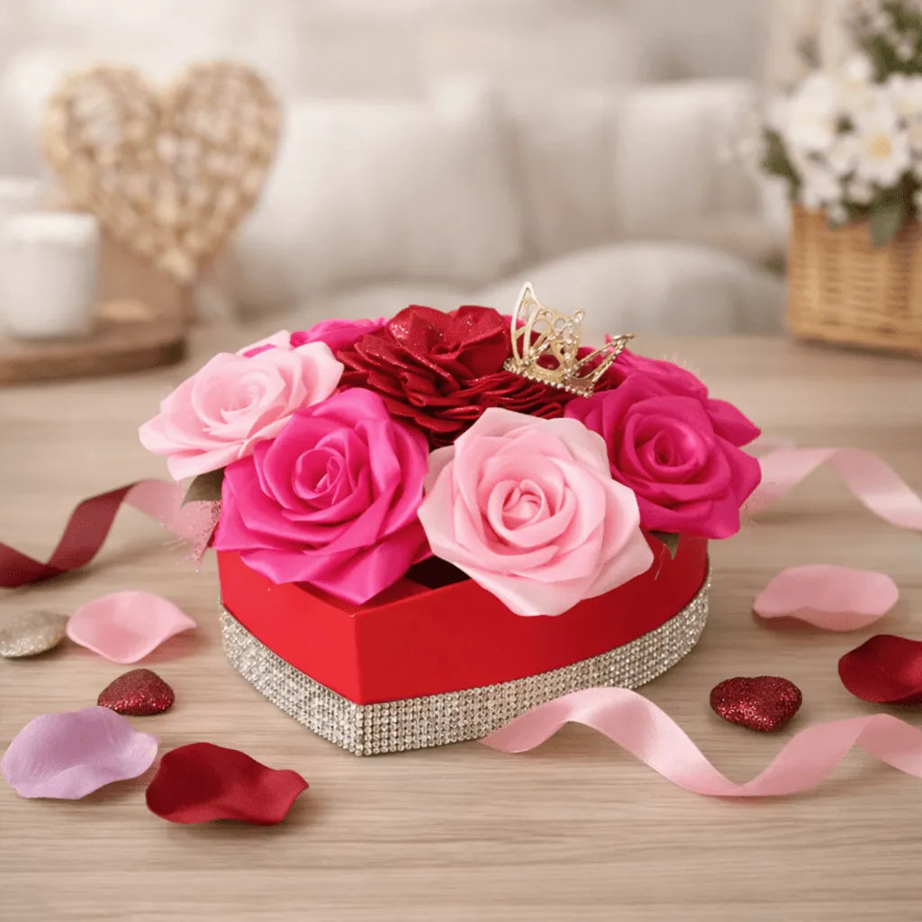 Boîte cœur garnie roses en satin et dahlia – cadeau romantique premium – Les Créations des A