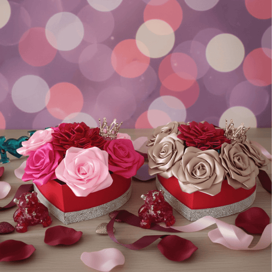 Boîte Cœur garnie " Roses en satin & Dahlia"
