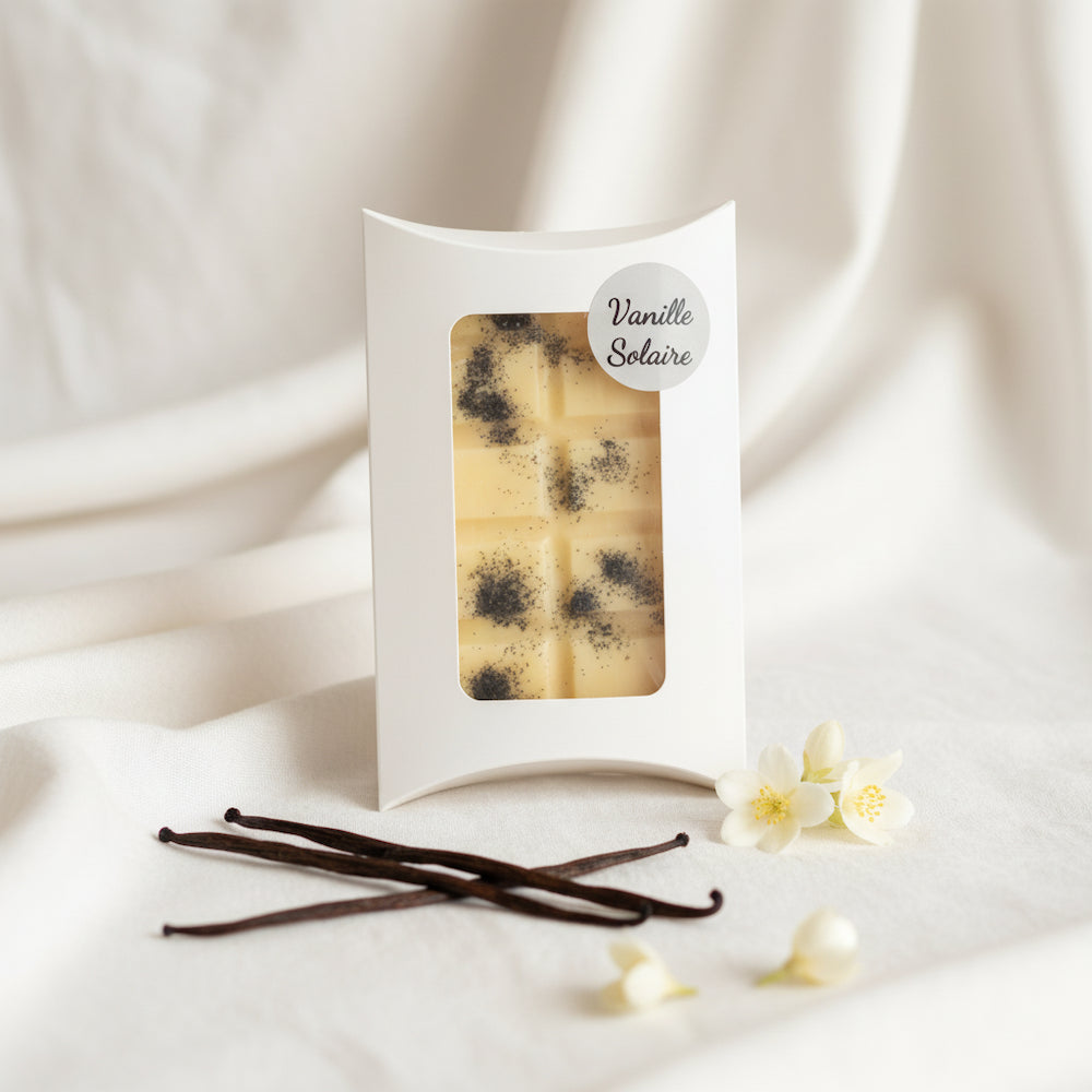 Fondant parfumé artisanal Vanille Solaire dans sa boîte blanche avec fenêtre transparente - Fabriqué à la main - Les Créations des A
