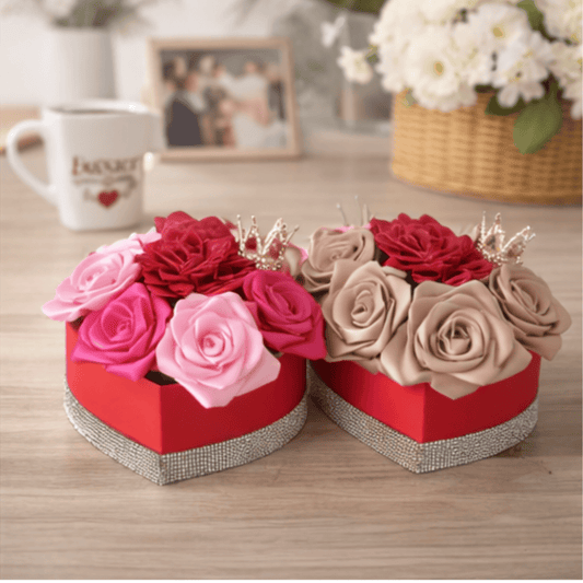 Boîte Cœur garnie " Roses en satin & Dahlia"