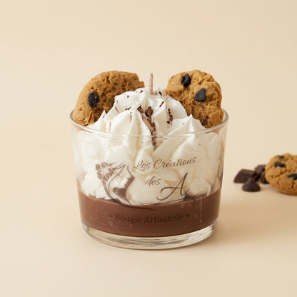 Bougie parfumée artisanale Cookie Chocolat avec cire chocolatée, décor façon chantilly et petits cookies - Les Créations des A
