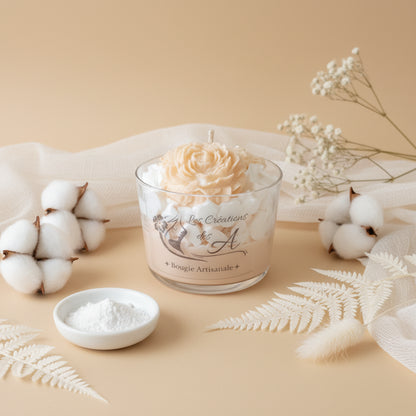 Bougie artisanale Musc Blanc Les Créations des A – rose sculptée en cire, chantilly blanc, fond mica doré