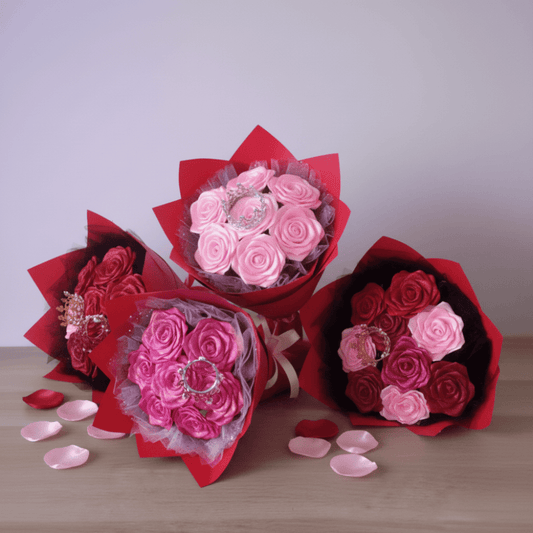 Bouquet de roses en satin – composition florale de luxe faite main – Les Créations des A