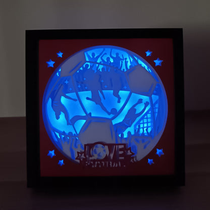 Shadow box lumineuse univers football avec ballon, stade et décor sportif en papier découpé effet 3D - Les Créations des A