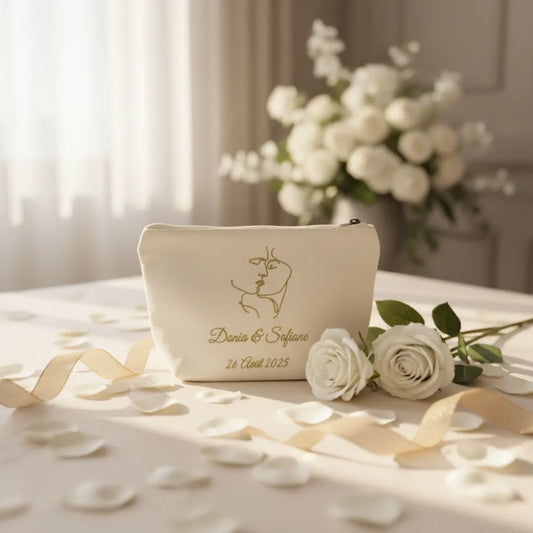 Pochette beige mariage personnalisée avec illustration couple – cadeau demoiselle d'honneur - Les Créations des A