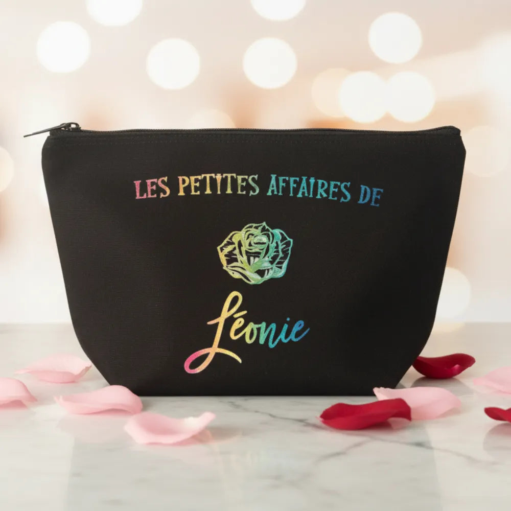 Pochette personnalisée noire avec prénom Léonie, design élégant et unique