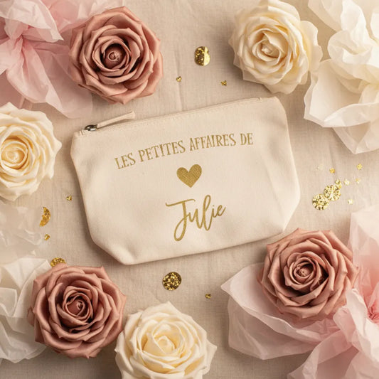 Pochette personnalisée avec prénom Julie entourée de fleurs, cadeau personnalisé - Les Créations des A