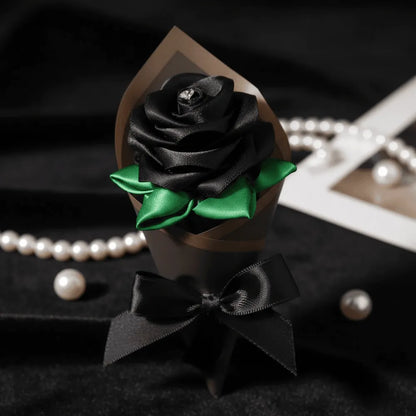 Rose en satin – fleur éternelle artisanale – Les Créations des A