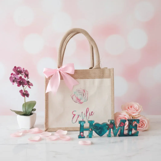 Sac en jute "Les affaires de Emilie" avec nœud rose et illustration rose – cadeau personnalisé féminin - Les Créations des A