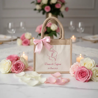 Petit sac en jute mariage avec nœud rose, roses et bougies – cadeau invité mariage personnalisé - Les Créations des A