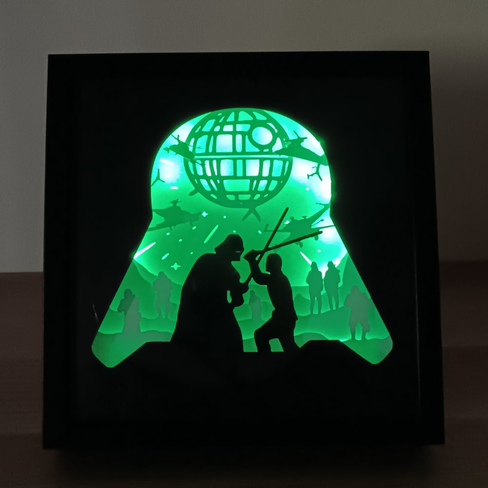 Shadow box lumineuse univers galactique avec duel légendaire, station spatiale et vaisseaux interstellaires en papier découpé - Les Créations des A
